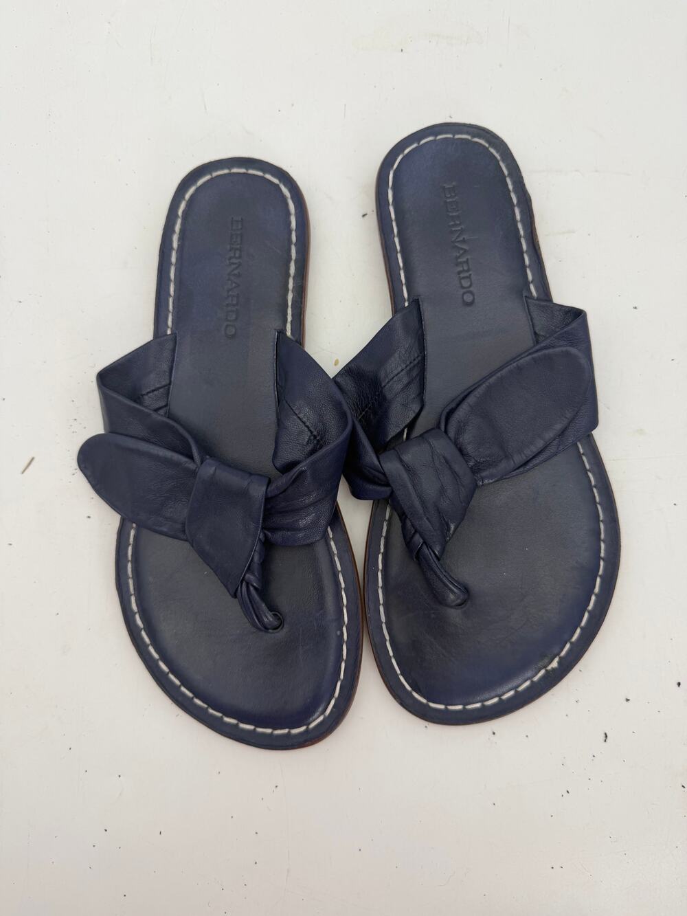 Bernardo Women's Size 7M Navy Blue Leather Thong Sandals